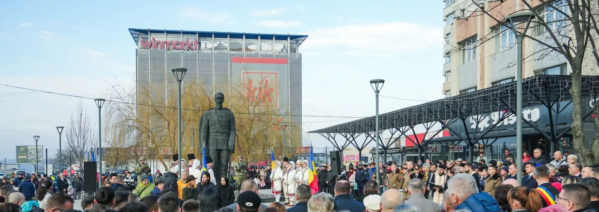 Foto Sărbătoare la Slatina de Mica Unire: Ceremonie militară și religioasă la statuia lui Cuza