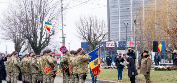 Foto Slatina: Ceremonie solemnă de Ziua Unirii la statuia lui Cuza. Mesajul transmis de prefectul Cosmin Floreanu