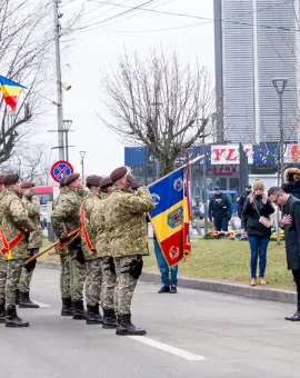 Foto Slatina: Ceremonie solemnă de Ziua Unirii la statuia lui Cuza. Mesajul transmis de prefectul Cosmin Floreanu