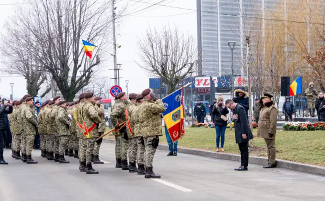 Foto Slatina: Ceremonie solemnă de Ziua Unirii la statuia lui Cuza. Mesajul transmis de prefectul Cosmin Floreanu