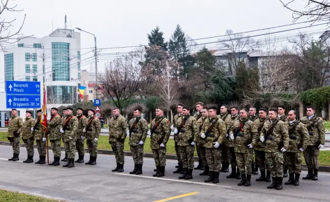 Foto Slatina: Ceremonie solemnă de Ziua Unirii la statuia lui Cuza. Mesajul transmis de prefectul Cosmin Floreanu