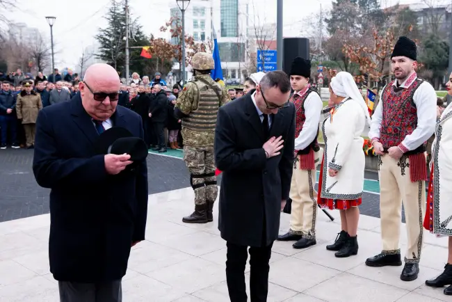 Foto Slatina: Ceremonie solemnă de Ziua Unirii la statuia lui Cuza. Mesajul transmis de prefectul Cosmin Floreanu