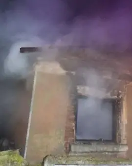 Foto Un bărbat, din Balş, a ajuns la spital cu arsuri, după ce casa i-a fost cuprinsă de flăcări