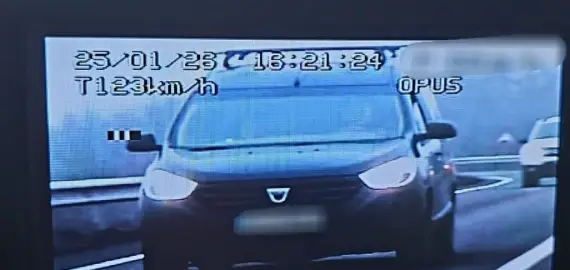 Foto Şofer, din Caracal, surprins de radar pe DN 6