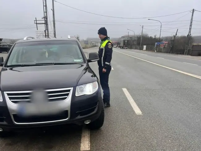 Foto Zeci de amenzi şi şoferi lăsaţi fără permis, în weekend, pe drumurile din Olt