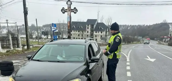 Foto Zeci de amenzi şi şoferi lăsaţi fără permis, în weekend, pe drumurile din Olt
