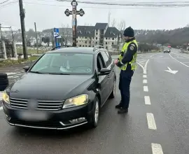 Foto Zeci de amenzi şi şoferi lăsaţi fără permis, în weekend, pe drumurile din Olt
