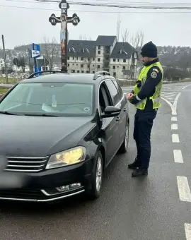 Foto Zeci de amenzi şi şoferi lăsaţi fără permis, în weekend, pe drumurile din Olt