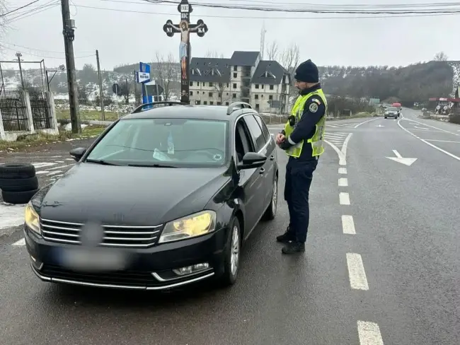 Foto Zeci de amenzi şi şoferi lăsaţi fără permis, în weekend, pe drumurile din Olt