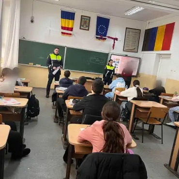 Foto Activități dedicate prevenirii violenței în unitățile de învățământ din județul Olt