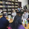 Foto Emoție și fragilitate la Biblioteca „Virgil Carianopol”: Cornelia Filip și-a lansat volumul „Cum pot eșua ultimele zăpezi”