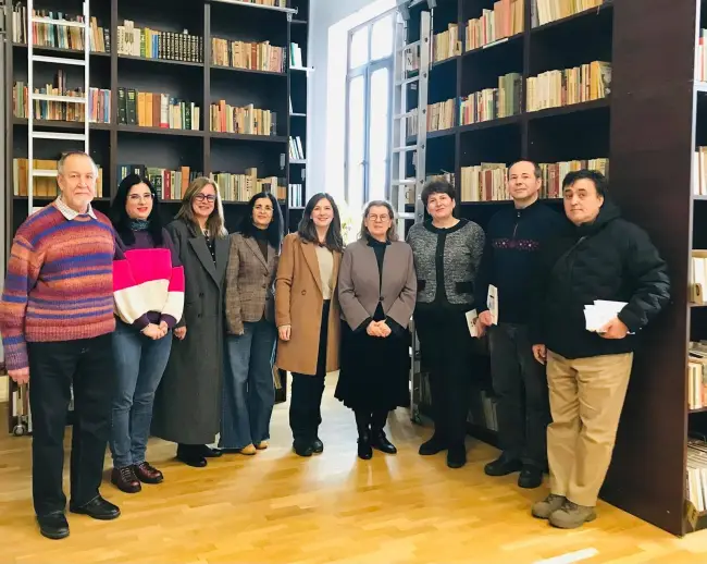 Foto Emoție și fragilitate la Biblioteca „Virgil Carianopol”: Cornelia Filip și-a lansat volumul „Cum pot eșua ultimele zăpezi”
