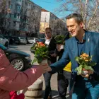 Foto De Mezzo dă flori de 1 şi 8 martie, pe banii slătinenilor. 100.000 lei, buget alocat