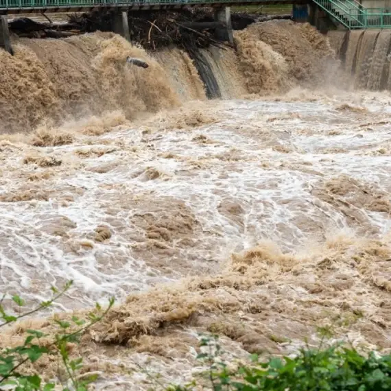 Foto Avertizare hidrologică Cod Galben pe râurile Olteţ şi Teslui, în judeţul Olt