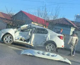 Foto Accident pe DN 6, la Dăneasa. Două persoane rănite