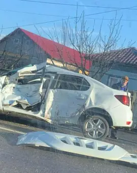 Foto Accident pe DN 6, la Dăneasa. Două persoane rănite