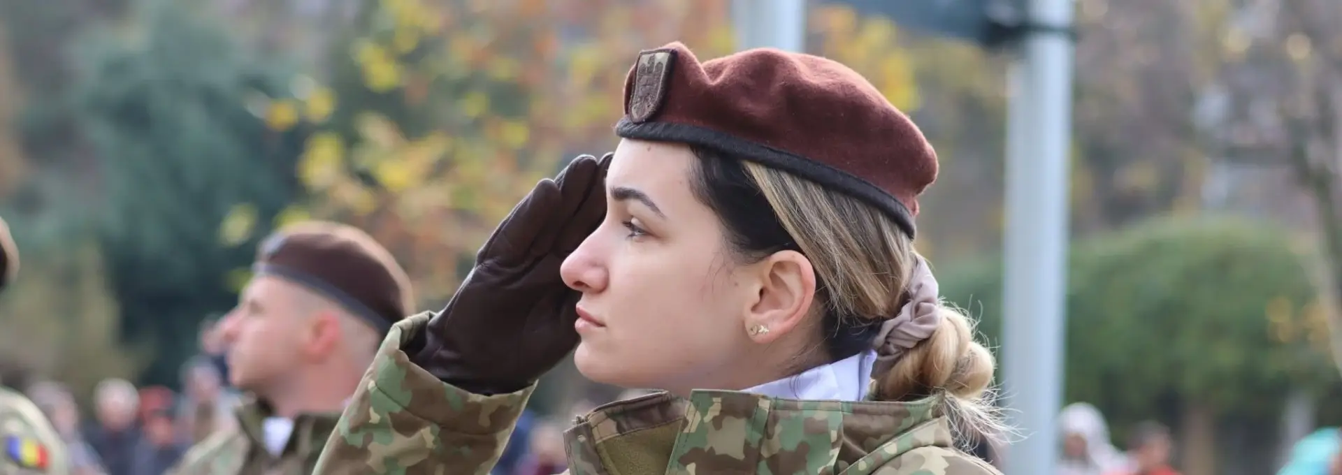 Foto Ileana Lucia Hondorocu, sublocotenentul care conduce un pluton al Batalionului 22 Infanterie Romanați, la doar 23 de ani