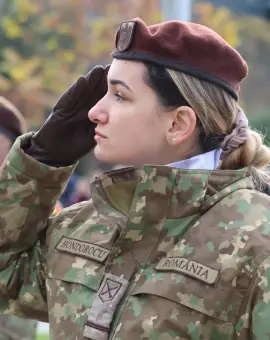 Foto Ileana Lucia Hondorocu, sublocotenentul care conduce un pluton al Batalionului 22 Infanterie Romanați, la doar 23 de ani