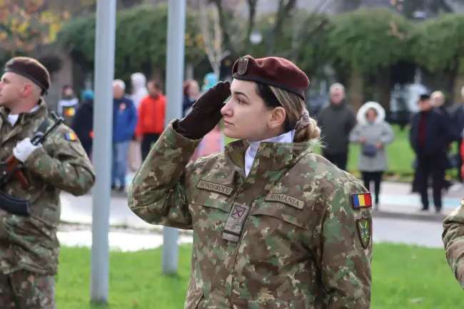 Foto Ileana Lucia Hondorocu, sublocotenentul care conduce un pluton al Batalionului 22 Infanterie Romanați, la doar 23 de ani