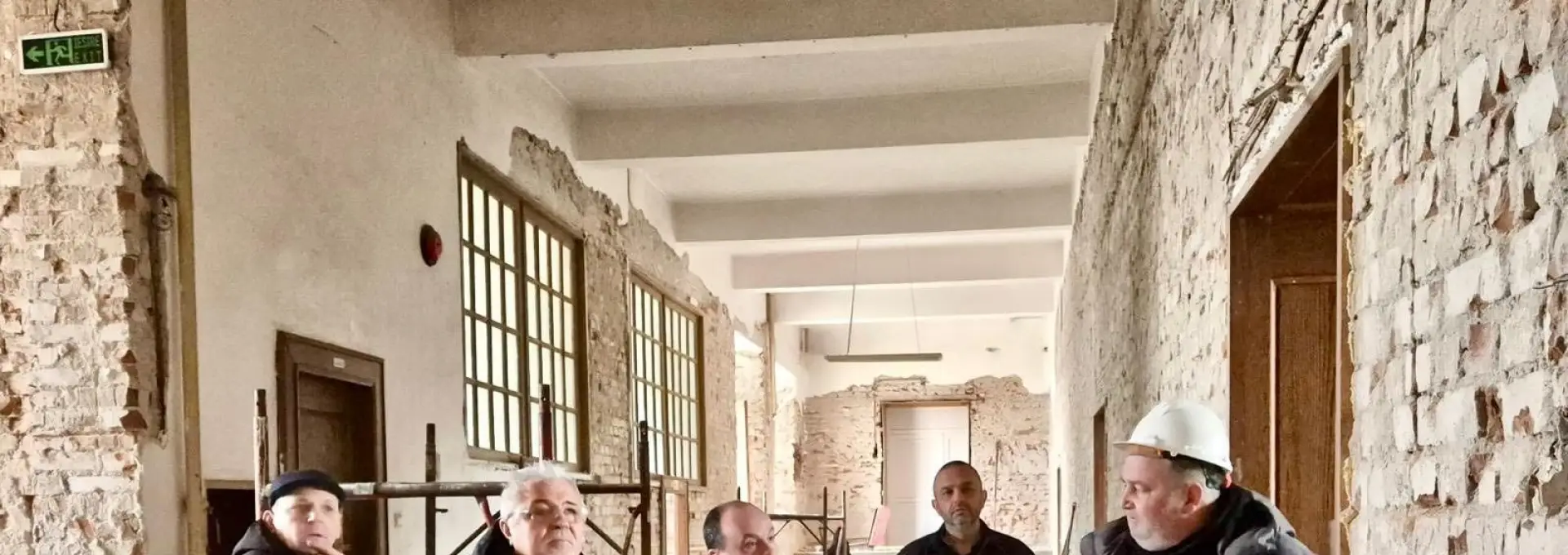 Foto Primarul Ion Doldurea, inspecție pe șantierele școlare din Caracal: Când vor fi gata Liceul „Ioniță Asan” și Grădinița „Dumbrava Minunată”