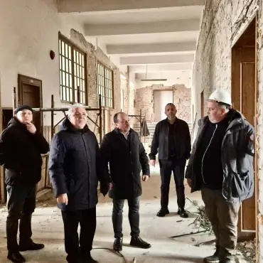 Foto Primarul Ion Doldurea, inspecție pe șantierele școlare din Caracal: Când vor fi gata Liceul „Ioniță Asan” și Grădinița „Dumbrava Minunată”