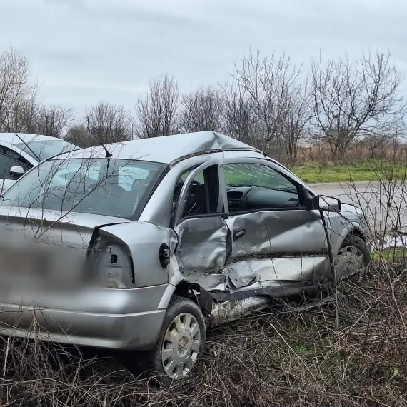 Foto Accident la Criva: O persoană rănită, după impactul între două autoturisme
