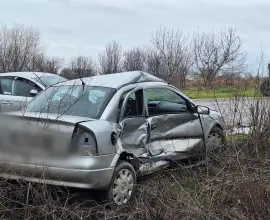 Foto Accident la Criva: O persoană rănită, după impactul între două autoturisme