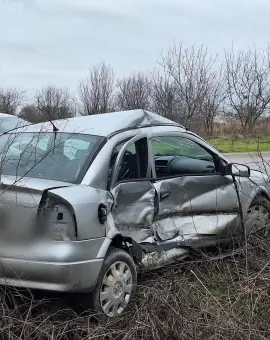 Foto Accident la Criva: O persoană rănită, după impactul între două autoturisme