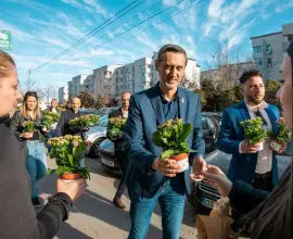 Foto Cum justifică De Mezzo banii publici pe care îi dă pe flori de 1 şi 8 martie