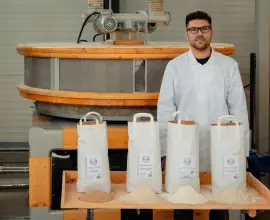 Foto Tradiție măcinată pe piatră la Dobrun: Cooperativa „Biruința Olteniei” readuce pe mese făina integrală de altădată