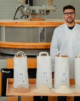 Foto Tradiție măcinată pe piatră la Dobrun: Cooperativa „Biruința Olteniei” readuce pe mese făina integrală de altădată