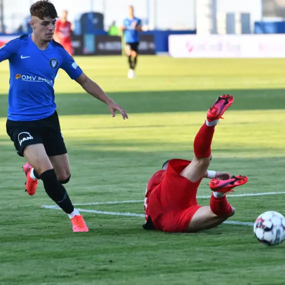 Foto Fundaşul lateral Alex Georgescu, originar din Slatina, cel de-al treilea transfer al divizionarei secunde