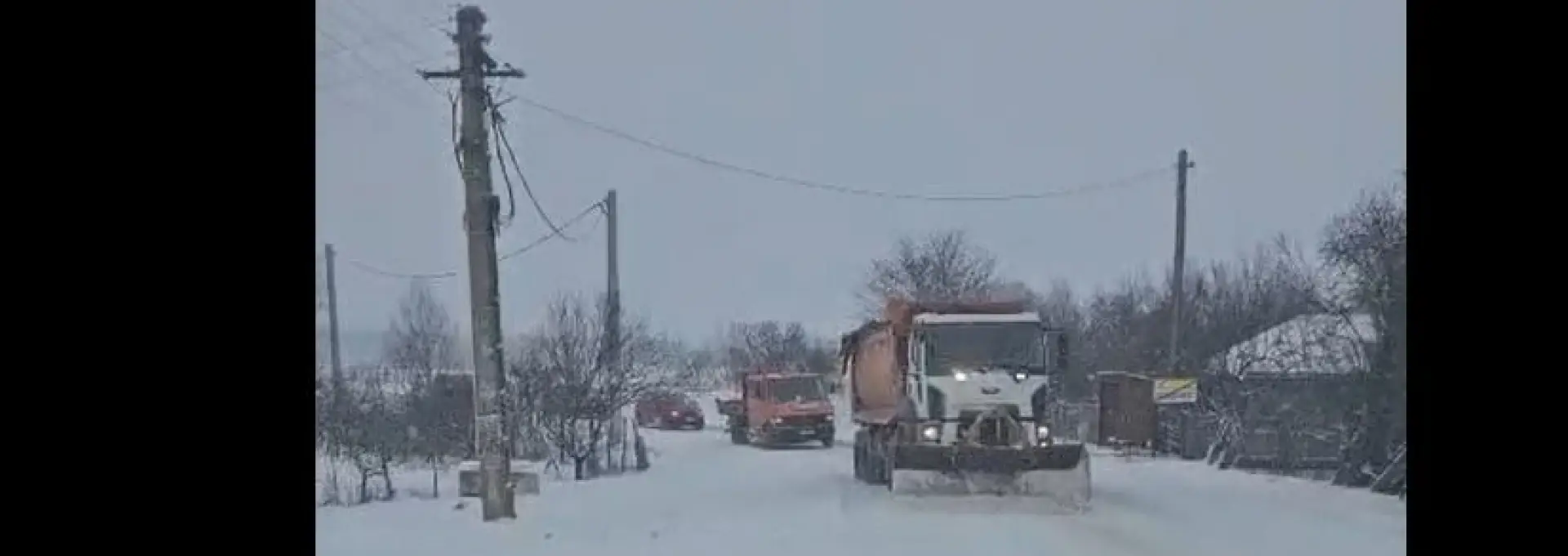 Foto Cod galben de ger și ninsori în Olt. Zeci de utilaje pe drumuri: „Intervenim fără oprire de duminică seara” (VIDEO)