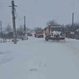 Foto Cod galben de ger și ninsori în Olt. Zeci de utilaje pe drumuri: „Intervenim fără oprire de duminică seara” (VIDEO)