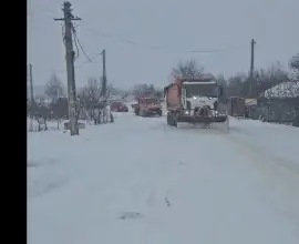 Foto Cod galben de ger și ninsori în Olt. Zeci de utilaje pe drumuri: „Intervenim fără oprire de duminică seara” (VIDEO)