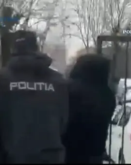 Foto VIDEO. Tânăr reţinut, după ce a furat 10.000 de euro şi bijuterii dintr-o locuinţă din Slatina