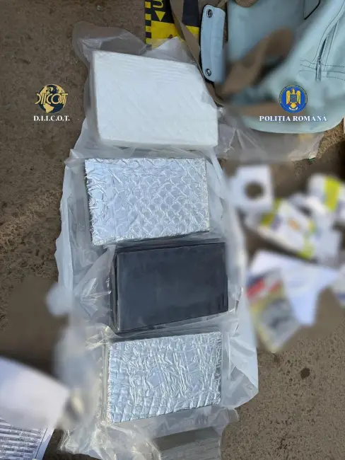 Foto Captură record de cocaină și hașiș: Fiul unui colonel MAI și un traficant cu legături în America Latină, reținuți după un flagrant cu focuri de armă