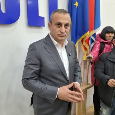 Foto Marius Oprescu îl acuză pe premierul Ilie Bolojan de „indiferență socială” și cere măsuri urgente pentru vulnerabili
