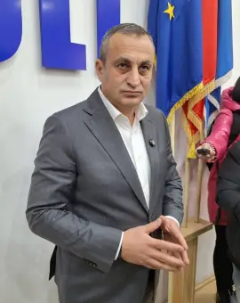 Foto Marius Oprescu îl acuză pe premierul Ilie Bolojan de „indiferență socială” și cere măsuri urgente pentru vulnerabili