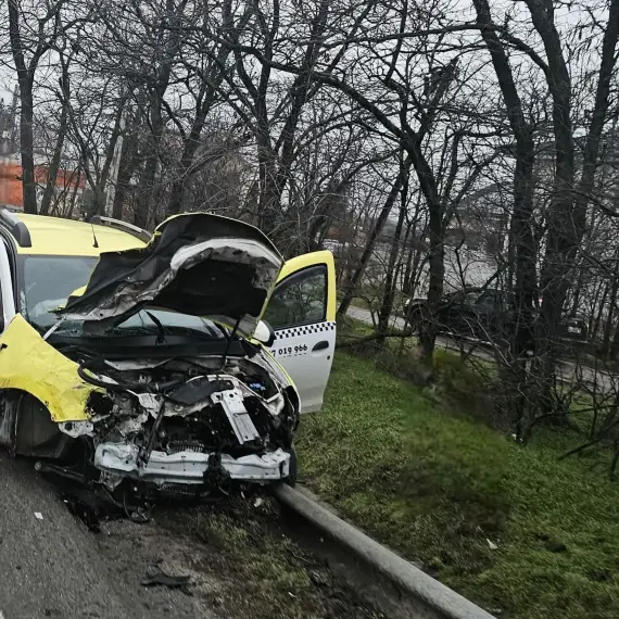 Foto Un şofer, din Balş, rănit într-un accident pe DN 6