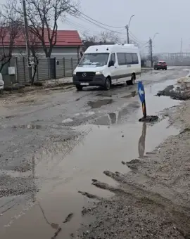 Foto Emil Albotă lansează o campanie inedită la Slatina: „Propun să adoptăm o groapă”. Ironii la adresa infrastructurii rutiere