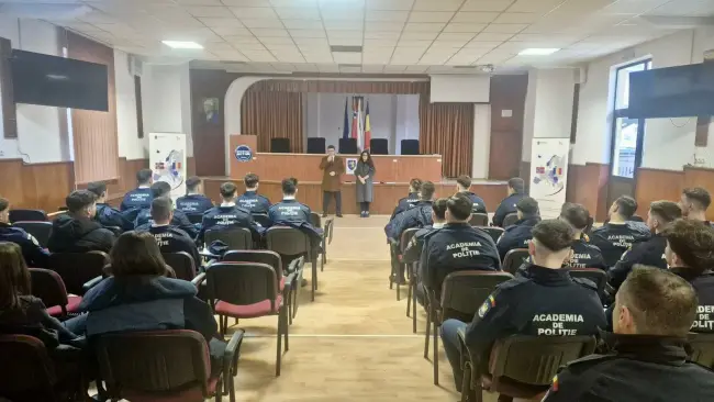 Foto Studenți ai Academiei de Poliție „Alexandru Ioan Cuza” în stagiu de practică la IPJ Olt