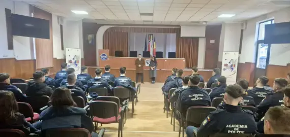 Foto Studenți ai Academiei de Poliție „Alexandru Ioan Cuza” în stagiu de practică la IPJ Olt