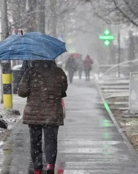 Foto Judeţul Olt, sub Cod Galben de ninsori şi viscol