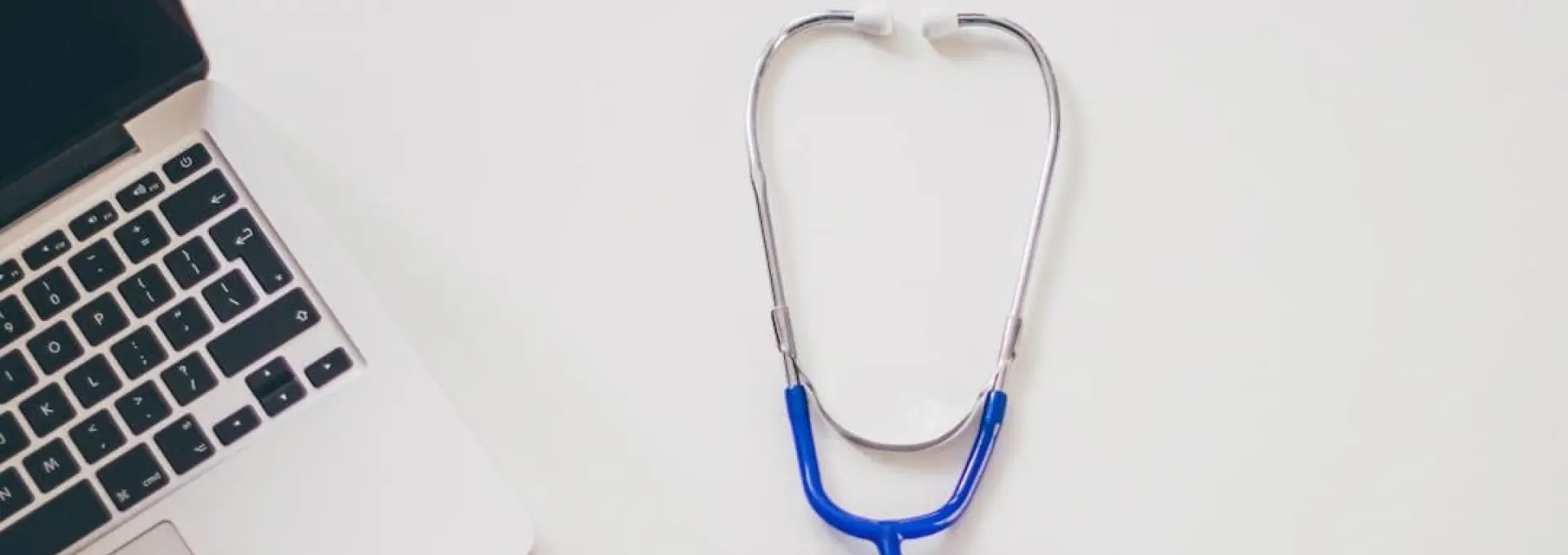 Foto „Pietre la rinichi” tratate doar pe hârtie: Patru cadre medicale din Craiova, reținute pentru fraudarea CAS cu sute de mii de lei