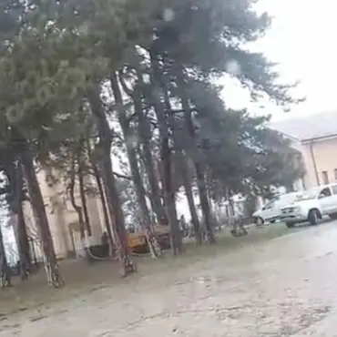 Foto Excavări ilegale pentru crucea lui De Mezzo de pe Dealul Grădişte (VIDEO)