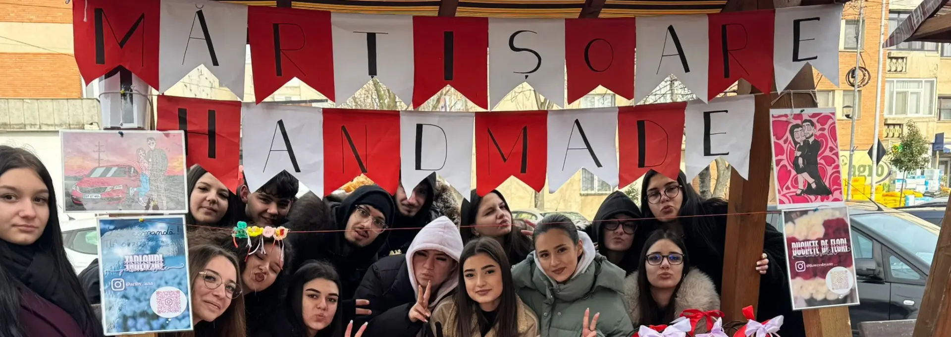 Foto Liceenii din Caracal vând mărțișoare handmade pentru o cauză caritabilă nobilă