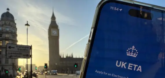 Foto Românii nu mai pot intra în Marea Britanie fără autorizație de călătorie. Cum poate fi completat documentul care le permite accesul în UK