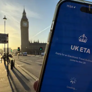 Foto Românii nu mai pot intra în Marea Britanie fără autorizație de călătorie. Cum poate fi completat documentul care le permite accesul în UK