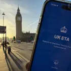 Foto Românii nu mai pot intra în Marea Britanie fără autorizație de călătorie. Cum poate fi completat documentul care le permite accesul în UK
